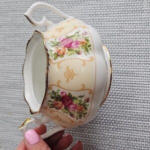 Royal Albert Old Country Roses Tea Sugar Caddy - Missing Lid